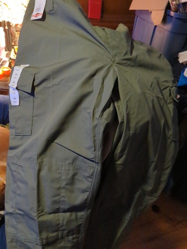 Uniforme nuova con etichette