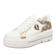 Queen Helena Sneakers Con
