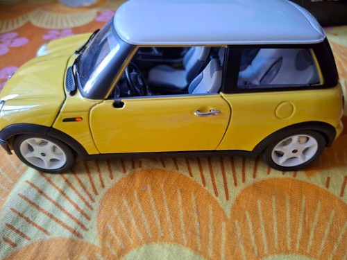 Burago mini cooper - 1/18, gialla