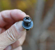 Nuova sedia ottomana con chiusura a vite anodizzata Herman Miller 470 base salotto Eames