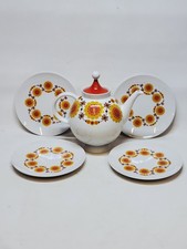 Théière assiettes a - théière, +