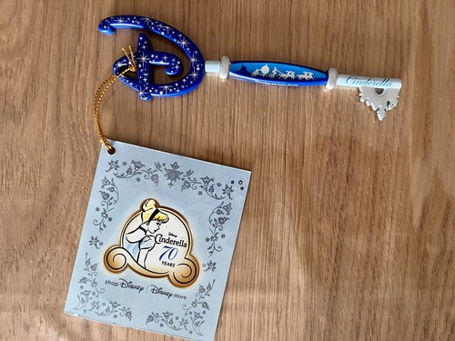 Disney store key - key, limited