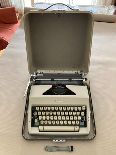 Macchina scrivere olympia - da,