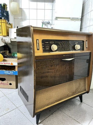 Mobile antico con radio - mobile,