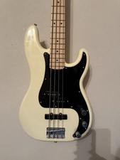 Squier Affinity Precision Bass PJ MN 4 Stringhe Bass Elettrico - Nero