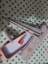 Meraviglioso astuccio in metallo porta oggetti della thun con due matite e varie