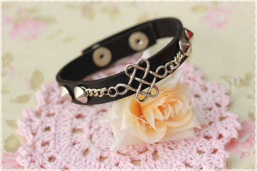 Bracciale pelle borchie