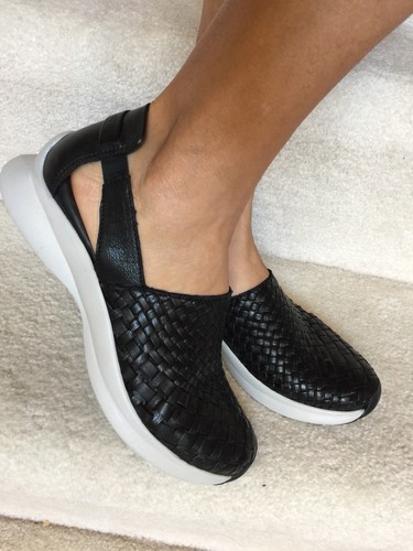 Sneakers basse nuove con