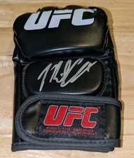 Guanto UFC firmato Maverick