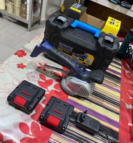 Vibratore per piastrelle royce