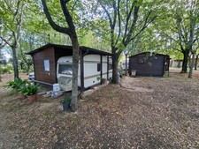 Roulotte con veranda in legno mantenuta in modo maniacale