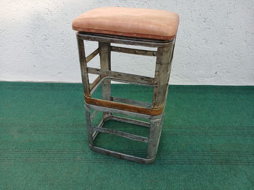 Sgabello design metallo con - in,