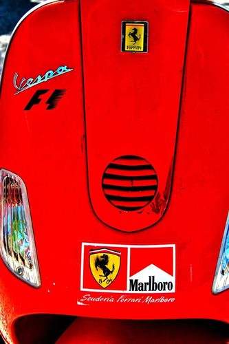 Vespa piaggio scooter con logo - piaggio,