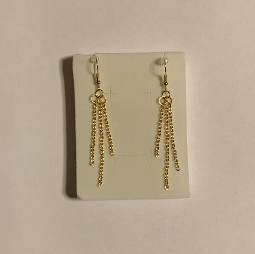 Orecchini pendenti fatti - , a