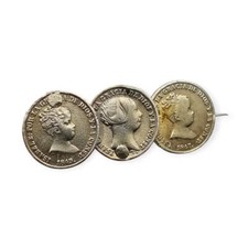 Spilla antica con monete