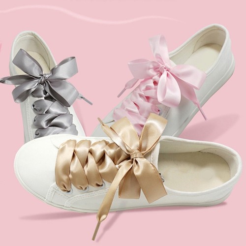 Paio lacci per scarpe - 1, piatti