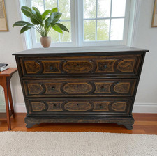 Cassettone Antico in Noce –