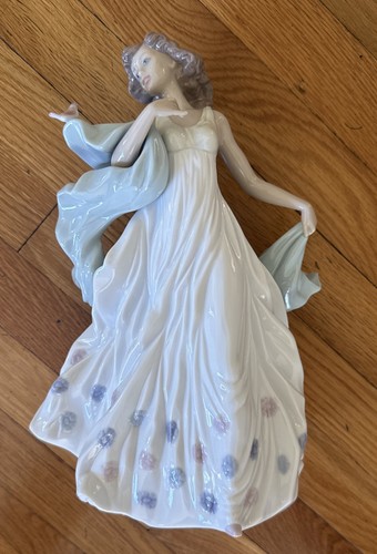 Lladro summer serenade woman - serenade,