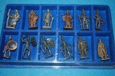 Universal Models  12 Soldatini  in Metallo Altezza 3,7/4 cm