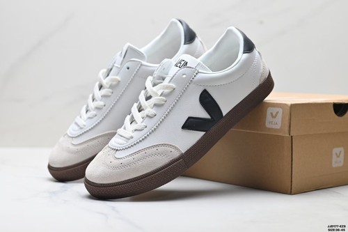 Sneakers basse veja pelle - sneakers, in