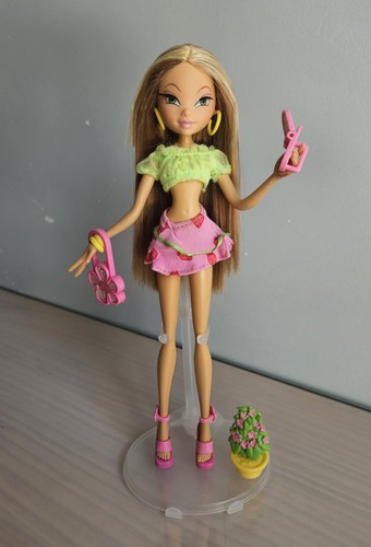 2004 winx club flora city - flora,