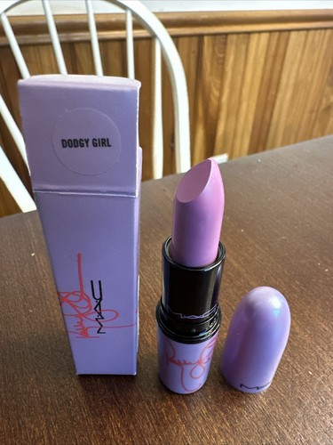 Rossetto opaco nuovo con