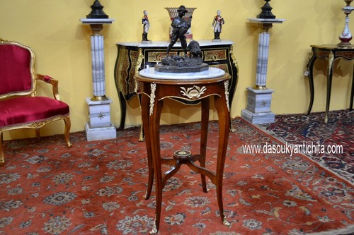 Tavolino tondo con - , in