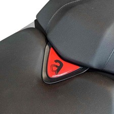 Adesivo 3D Protezione zona Sella moto compatibile con Aprilia Tuono 457 2025
