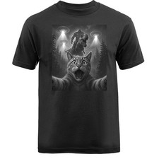 Scared Cat Selfie with Sasquatch Big Foot Funny Humorous T-shirt
