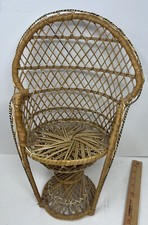 Sedia vintage in vimini pavone