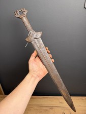 Antica spada sciita Akinak con
