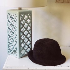 Cappello nero donna in velluto diametro 56 cm; ottimo stato