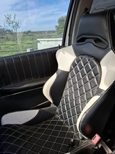  Sedili sportivi reclinabili e ribaltabili Colore nero e bianco