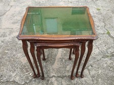 ANTICO TRIS DI TAVOLINI A NIDO STILE CHIPPENDALE INGLESE IN LEGNO CON VETRI