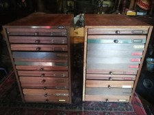 COPPIA SCAFFALLETTI/MOBILETTI VINTAGE IN LEGNO PER CATALOGO ARTICOLI