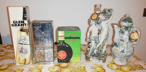 Vecchie bottiglie liquore - di,