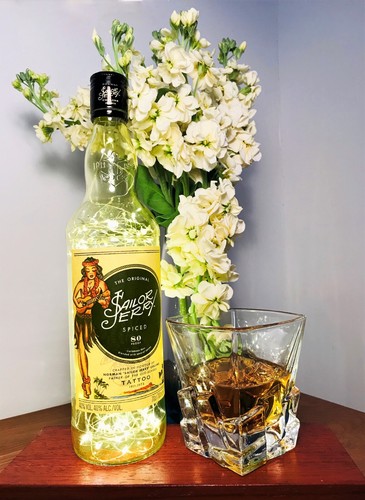 Sailor jerry rum bottiglia - sailor,