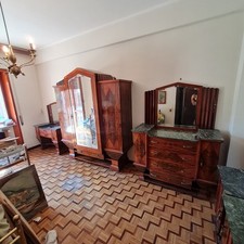 Camera Déco In Legno E Piani In Marmo