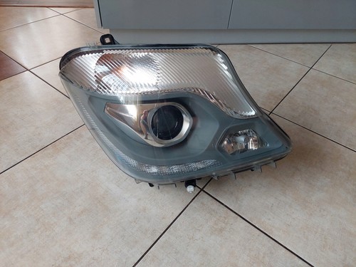 Faro proiettore anteriore