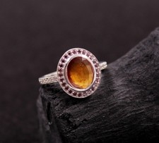 Anello con pietre preziose