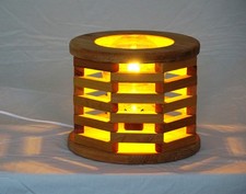 Lampada da tavolo in legno di