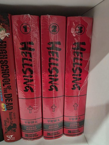 Hellsing deluxe edition manga - hellsing,