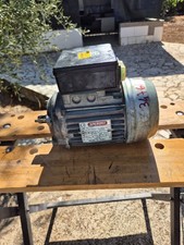 motore elettrico 220v Da 0.9 Da Abbinare Con Asse Rigato Da 20 Mm Funzionante