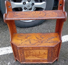 Bellissimo mobiletto da parete ornato intagliato a mano