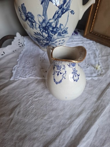 Elégant petit pot lait - à,