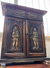 Pensile intagliato a mano in