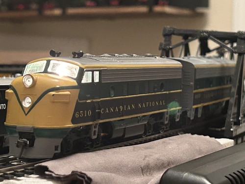 Athearn f7a powered - cn,