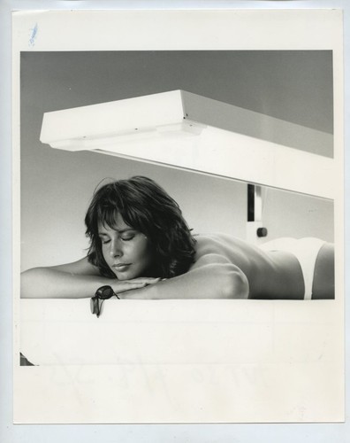 Sunbed woman beauty treatment - woman,