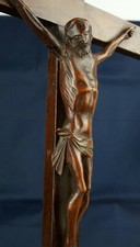 Antico Crocifisso in legno di noce, Carlo X, prima meta 800. In patina.