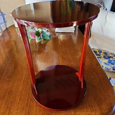 Tavolo rotondo in legno marrone scuro per utensili da tè e decorazioni, stile...